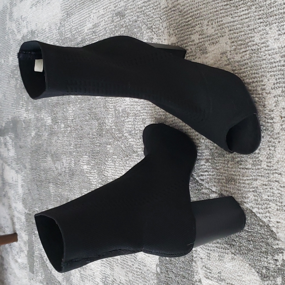 NWOT Soft Heeled Open Toe Bootie